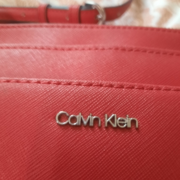 Calvin Klein Red Crossbody Bag with Sleek Design - Picture 2 of 12